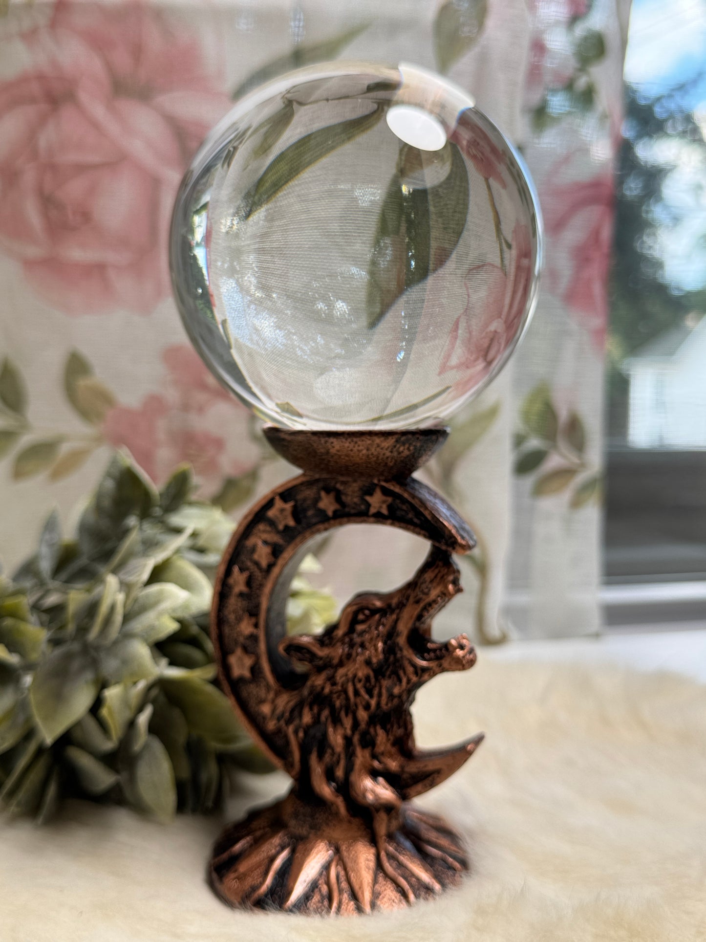 Bronze Wolf Sphere Holder